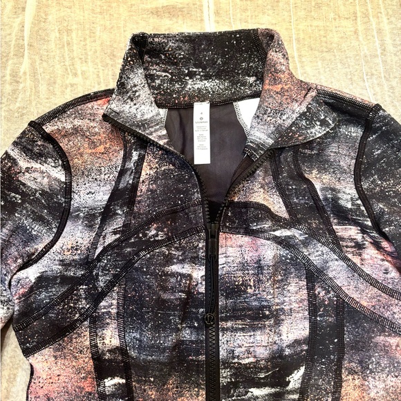 Lululemon Athletic Jacket, mint condition - Picture 3 of 4